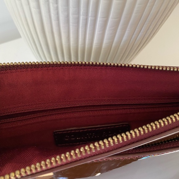 COUNTRY ROAD Clutch - Picture 3 of 4